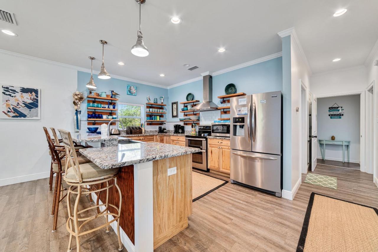 Walk To Beach, Secluded, Gazebo With Grill, 1gig Wifi, Washer And Dryer, Games Ferienhaus *