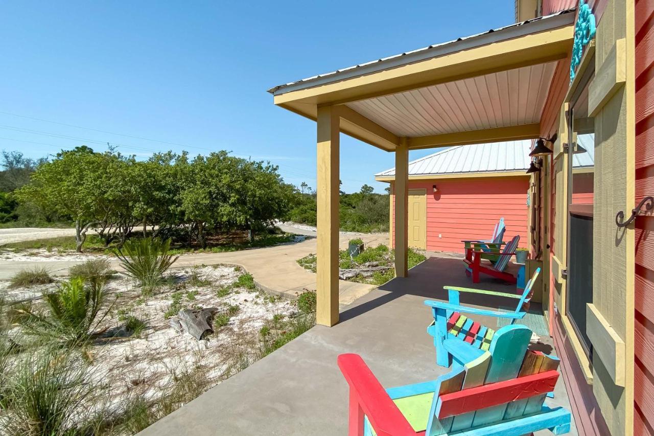 Walk To Beach, Secluded, Gazebo With Grill, 1gig Wifi, Washer And Dryer, Games Ferienhaus