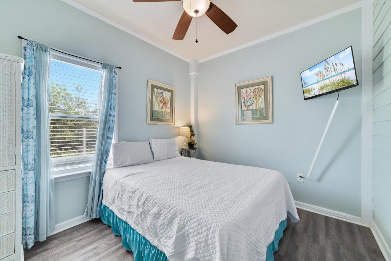 Walk To Beach, Secluded, Gazebo With Grill, 1gig Wifi, Washer And Dryer, Games Ferienhaus *